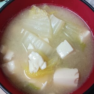 豆腐と白菜味噌汁